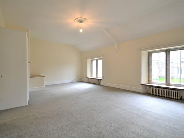 First floor apartment to let at Parham House