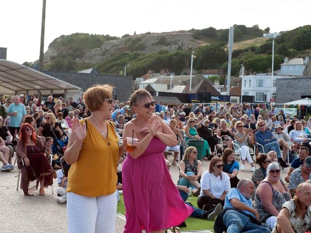 Hastings Old Town Carnival Week 2022: Nearly on the Beach Concert. Photo by Frank Copper