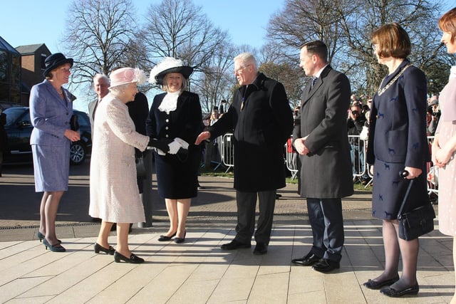 The Queen visits Chichester Festival Theatre. Photo by Derek Martin Photography. DM17114739a.jpg