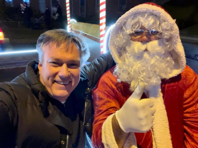 The Barber/James family filled their garden with lights to help bring a smile and Christmas cheer to the community. They used this opportunity to raise some very much needed and well-deserved funds for a charity very close to their hearts, Autism Support Crawley