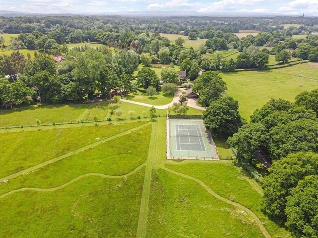 6 bed detached house for £2,750,000. Sold by Hamptons