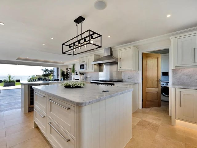 7 bed detached house