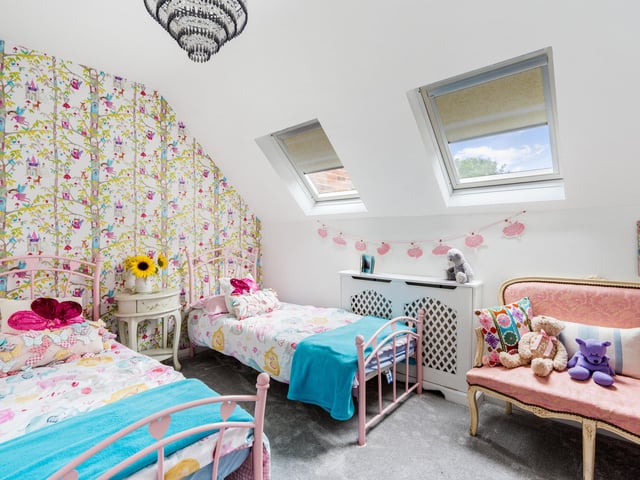 There are seven well-proportioned bedrooms, plus a detached two-bedroom annexe
