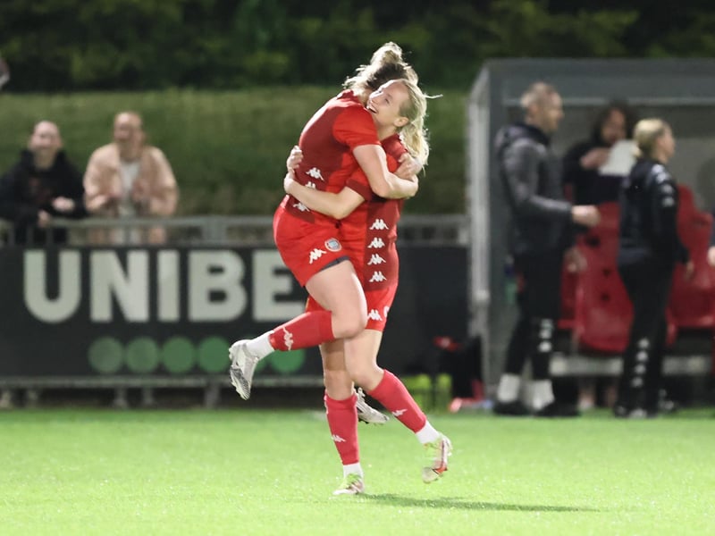 Worthing FC Women celebrate winning the London and SE premier division title