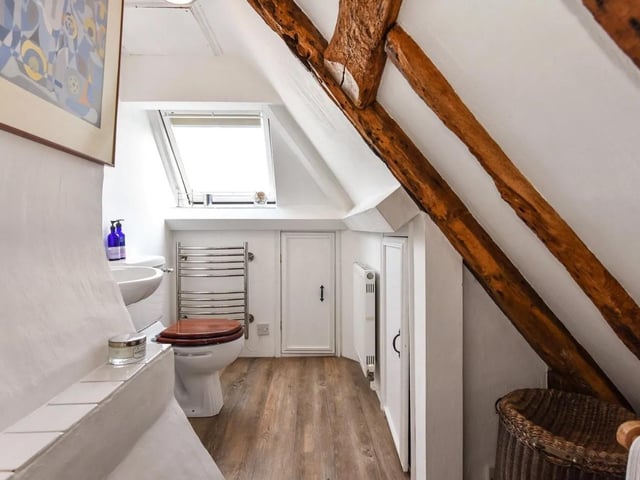 An en suite bathroom