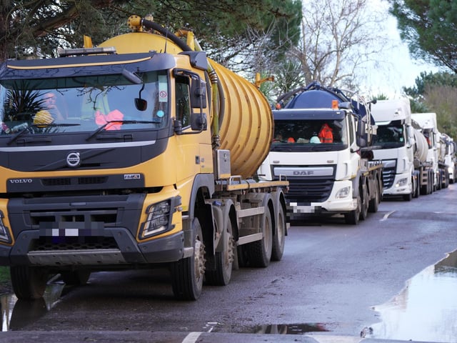 There have been reports of a flooded street at the Aldwick Bay Estate