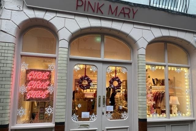 In Bildern: Bunte neue Boutique eröffnet in der Altstadt von Hastings