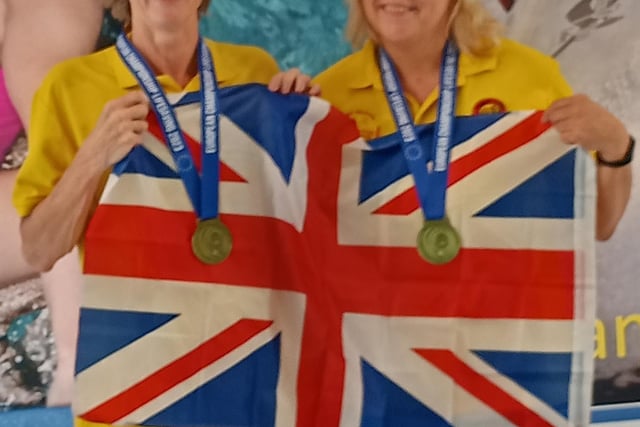 CTLSC Gold Line medallists Donna & Jennifer