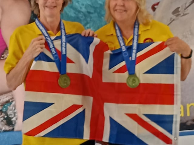 CTLSC Gold Line medallists Donna & Jennifer