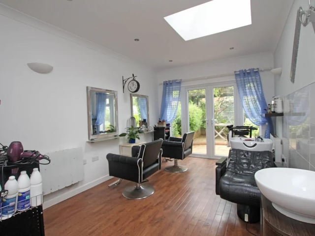 Rosebery Avenue, Hampden Park