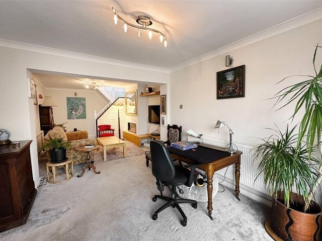 This spacious Littlehampton chalet bungalow with large garden is a short walk from Littlehampton's superb beaches