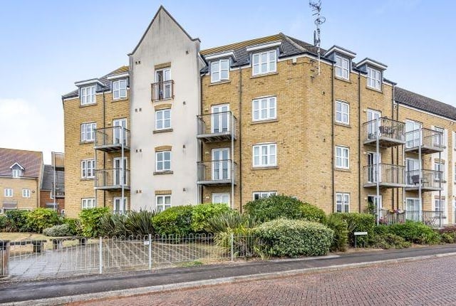 Bonaventure, Sussex Wharf BN43
Two-bed flat for sale - £300,000.
Set on the second floor of this purpose-built block. this spacious apartment has been decorated neutrally to a high finish with luxury flooring throughout. The property has been arranged to offer a spacious 18ft long lounge diner with door out to the balcony with stunning river views. A great place to watch the world go by and the sunset over the downs. The modern fitted kitchen is located off the lounge and benefits from matching wall and base units, and integrated appliances. The master bedroom benefits from built in wardrobes, views along the river Adur and a luxury three piece shower room. There is a further double bedroom with bespoke built-in wardrobes.