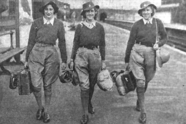 Worthing Land Girls Iris Parvin, Betty Daniels and Barbara Paine off to Kent to help with the harvest