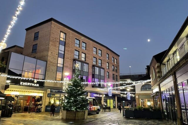 Piries Place hosts a number of bars and restaurants as well as the Everyman Cinema and Premier Inn
