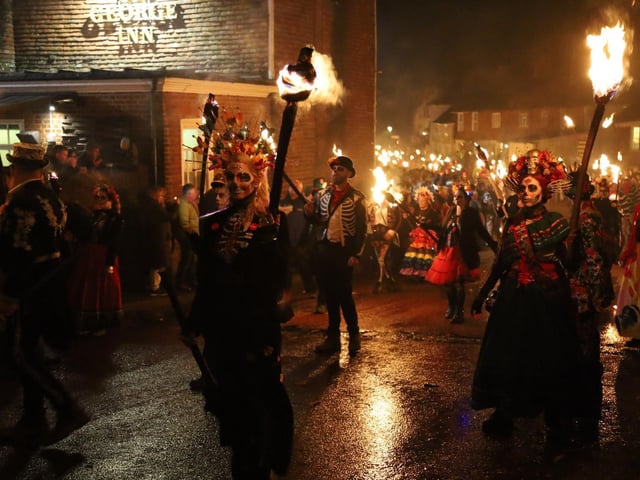 Robertsbridge Bonfire 2023. Photo by Andrew Clifton.