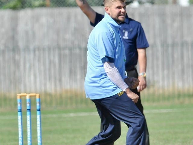 Worthing beat Preston Nomads 2nd XI to guarantee Division 2 safety on Saturday. Photographer Stephen Goodger was there to catch the action