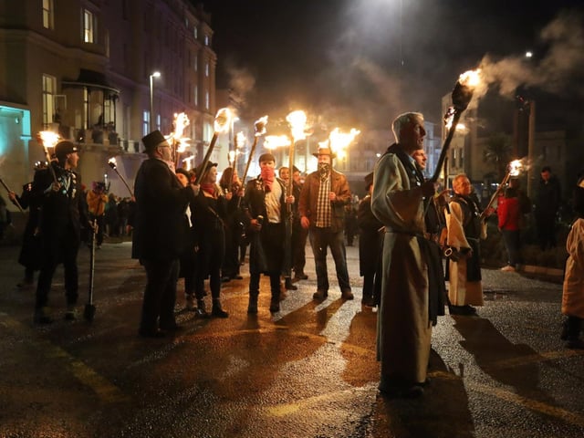 Hastings Bonfire 2024. Photo by Andrew Clifton.