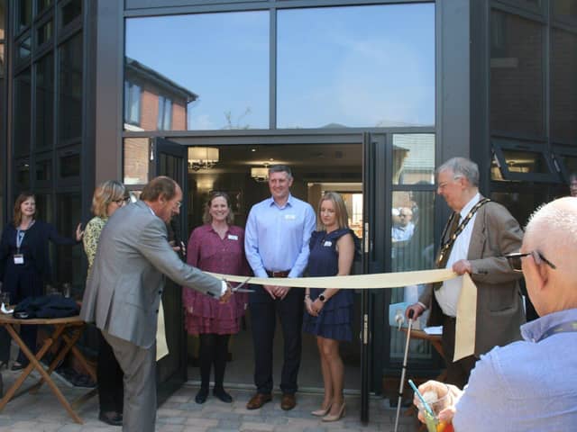 Fred Dinenage cuts the ribbon