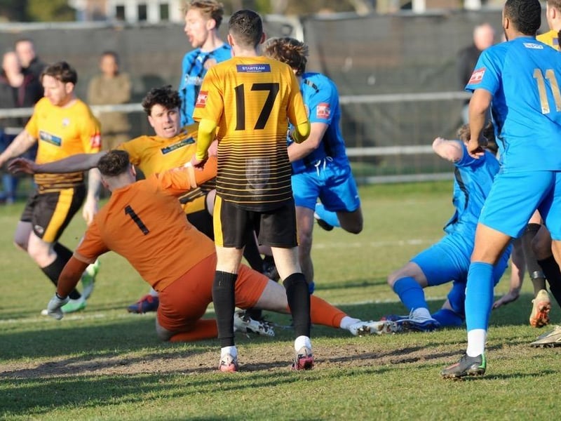 Littlehampton Town lost 4-0 to Sevenoaks Town at the Sportsfield. Photographer Stephen Goodger was there to catch the action.