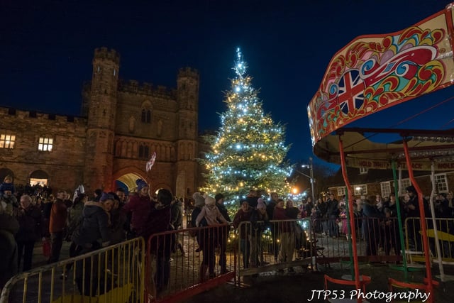 The arrival of Santa and the Christmas lights switch-on event in Battle on November 25 2023. Photo by Jeff Penfold (JTP53 Photography).