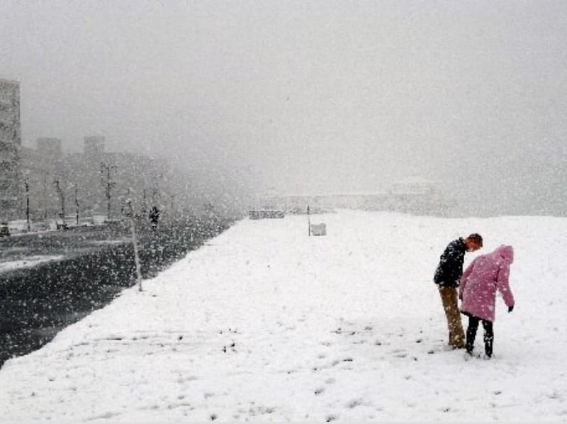 Snow in Worthing on April 6, 2008
