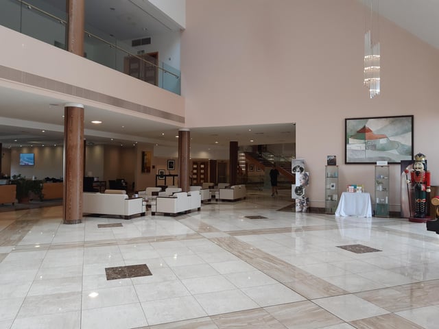 This hotel is perfect for leisure and business travellers, with its large spa and huge conferencing facilities