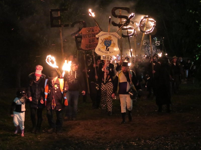 Ewhurst & Staplecross Bonfire 2023. Photo by Andrew Clifton.