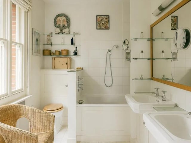 A look inside a charming arts and crafts house situated within the South Downs National Park
Photo: Zoopla