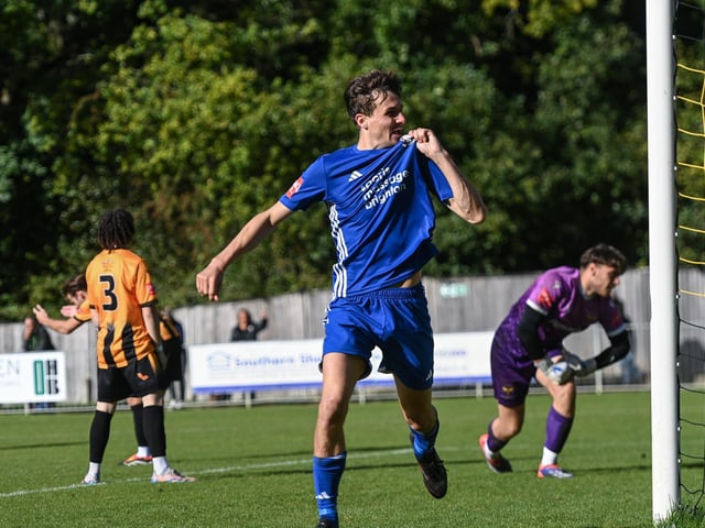 East Grinstead Town v Hassocks, Isthmian south east division