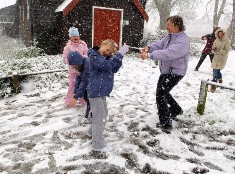 Snow in Arundel on April 6, 2008