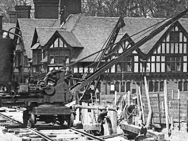 The new town bridge being rebuilt in 1934. It opened in 1935.