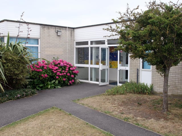 At Shoreham Beach Primary School, 85% of parents who made it their first choice were offered a place for their child. A total of five applicants had the school as their first choice but did not get in.