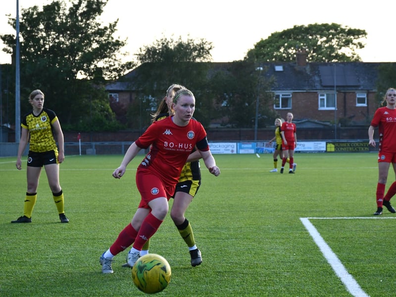 Worthing FC Women beat AFC Acorns and lift the London and SE premier division title
