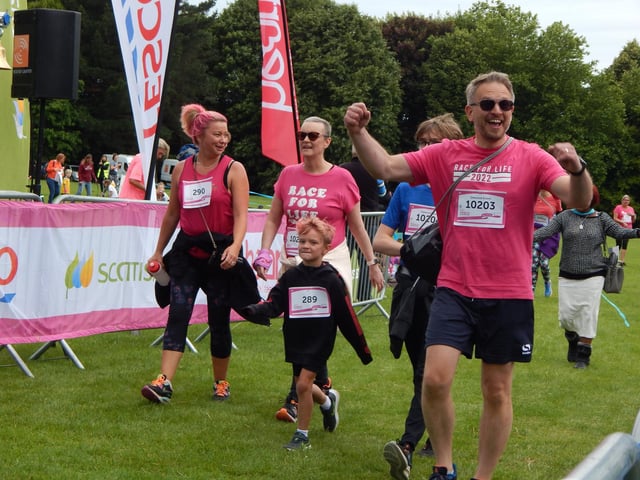 Oakwood School at Horsham Race for Life 2022