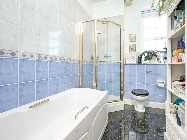 A look at the bathroom.