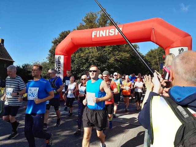 Runners mark the 40th anniversary of Run Barns Green.