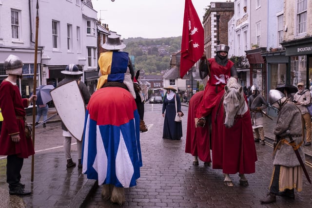 The re-enactment took place through the streets of the town at various points on the High Street, from The Gallops to Lewes Castle