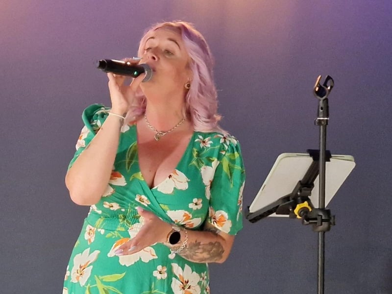 Singer Jenna Hall entertaining guests