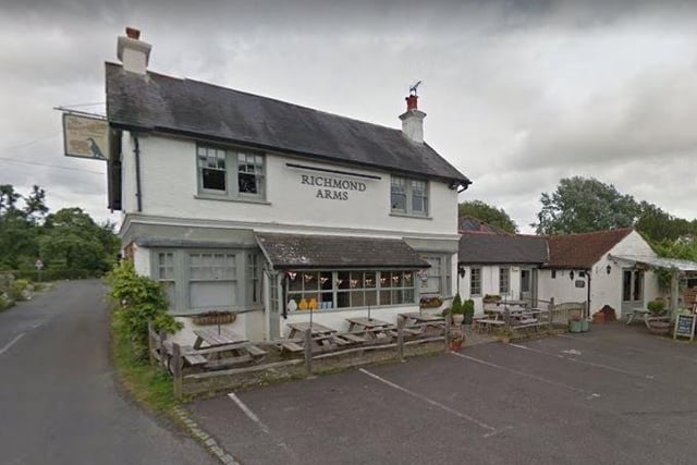 This traditional pub has a warm and friendly atmosphere with a great selection of real ales. The menu features classic British pub food with a focus on fresh, locally sourced ingredients.