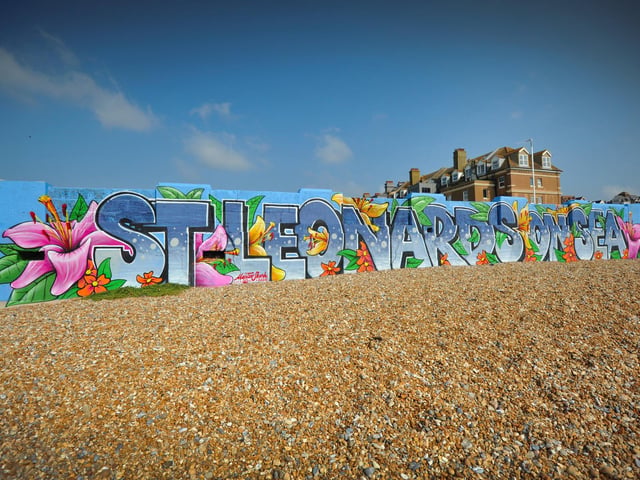 For those drawn to seaside living, St Leonards-on-Sea is praised for its growing arts and food scenes. The guide highlights its Regency and Art Deco architecture, galleries, independent cinemas and places to eat, alongside its beach and rail connections to London.