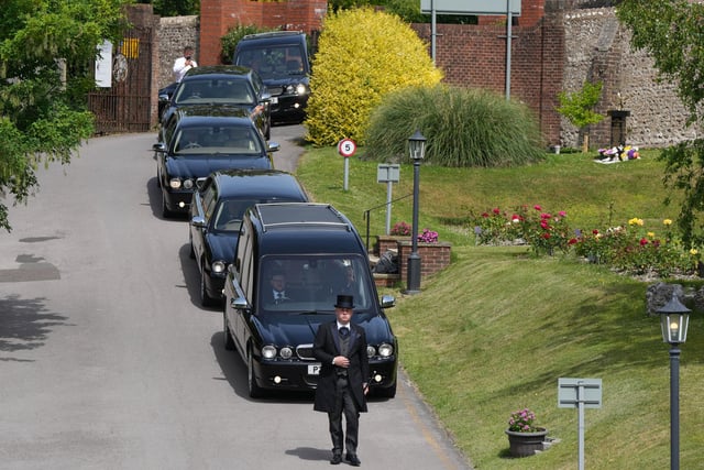 The funeral procession commenced at 10am in Peacehaven via the scene of Arthur’s death between Steyning Avenue and Bramber Avenue on the South Coast Road