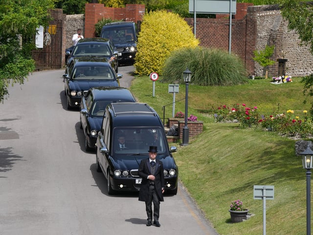 The funeral procession commenced at 10am in Peacehaven via the scene of Arthur’s death between Steyning Avenue and Bramber Avenue on the South Coast Road