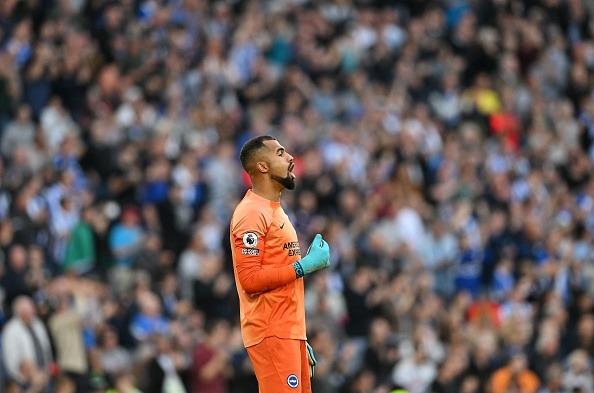 Looks every inch a Spain international goalkeeper. Fine saves to deny Gallagher and Sterling in the first half. Distribution sound.