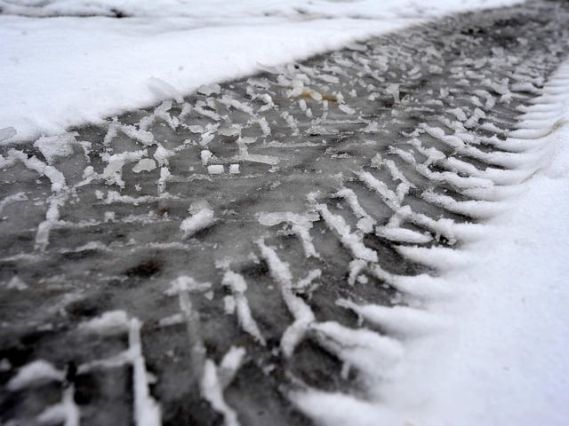 Tyre marks in the snow