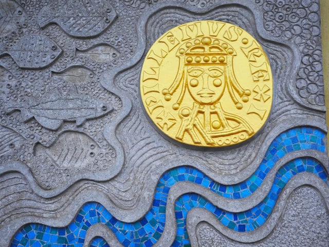 Restoration of the Sainsbury's Concrete Mural by Bexhill Heritage.