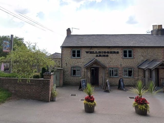 The Welldiggers Arms, Petworth, has a rating of 4.3 from more than 1,000 reviews