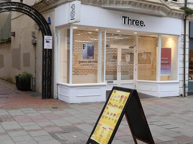 'Prolific thieves', who stole more than £36,000 worth of phones and accessories from a shop in Worthing, have been jailed.
