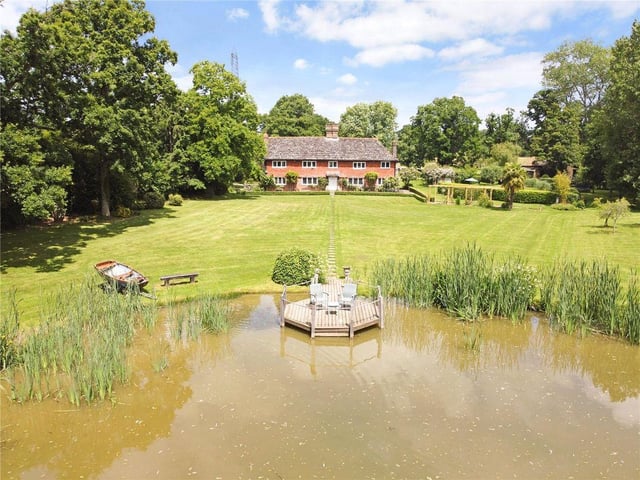 6 bed detached house for £2,750,000. Sold by Hamptons