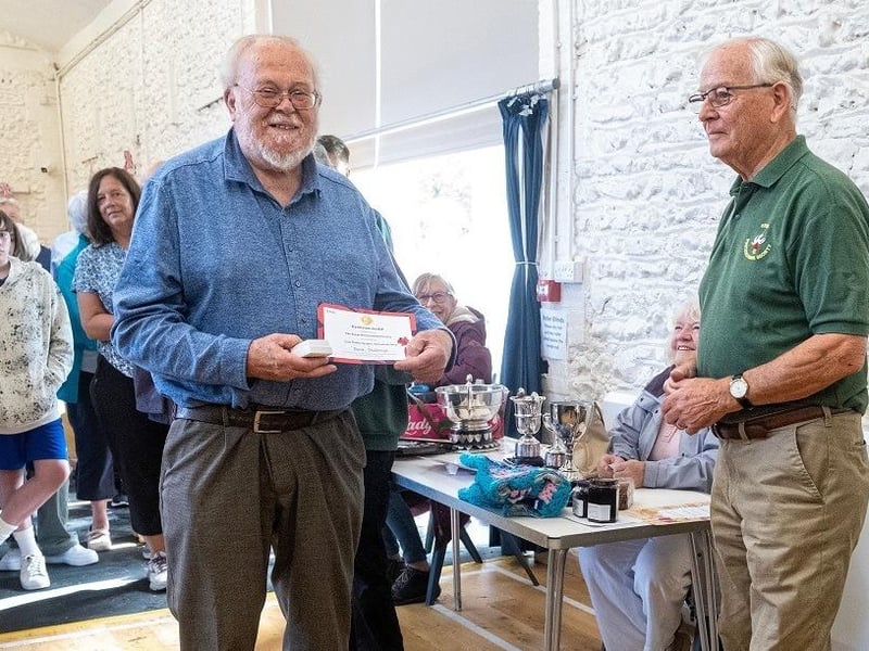 David Stubbings is presented with the RHS Banksian Medal for most prize money in vegetables, fruit and flowers. He also won the Silver Challenge Bowl for flowers, Ray Brown Memorial Shield for sweet peas, and Howard Challenge Cup for gentleman winning most points overall