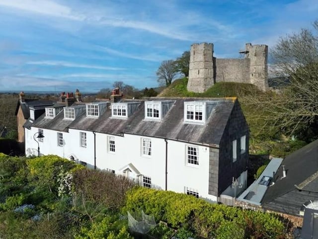 House for sale in Lewes: Grade II listed Georgian town house neighbouring Lewes Castle
